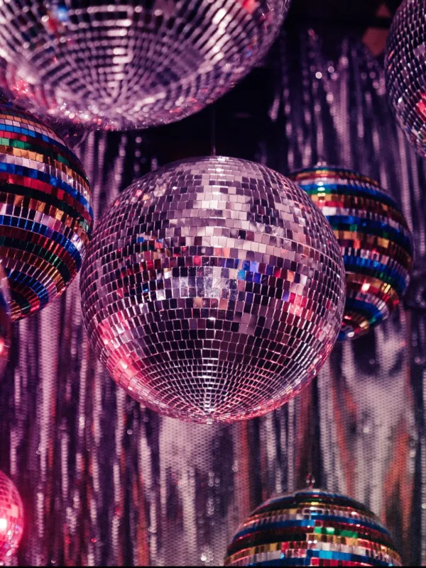 glitz-glow-night-2026-room-package